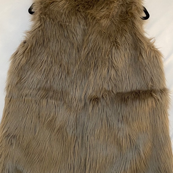Faux Fur Vest - Picture 2 of 3